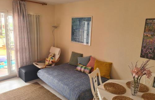 Apartamento en Mijas con Terraza, capacidad para 5 personas con piscina de temporada - Photo 17
