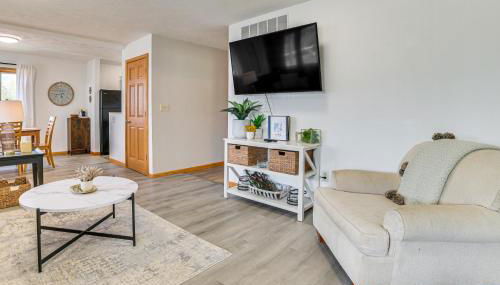 2 Living Areas! Cedar Home 11 Mi to Mt Holiday Ski - Foto 4