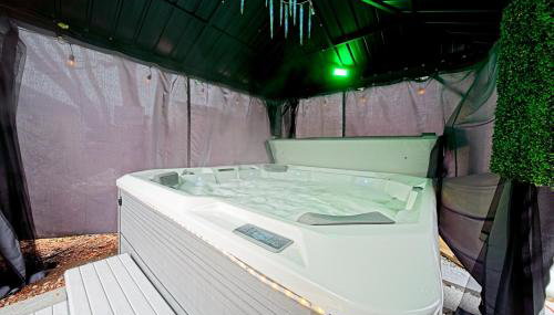 Luxe Coastal Retreat with Hot Tub & Spring Fires - Foto 5