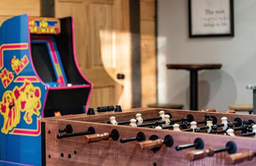 Chardonnay Chalet - Luxe Modern Chalet - Hot Tub, Wi-Fi, Fire Pit, Game Room, Amazing Deck - 15 min to Blue Ridge - Foto 43