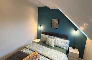 #81 Stylish Top Floor - for 2 - 10 mins to Brueton Park - " Perfect for Business Traveler and Couple - Free Parking" - Foto 5