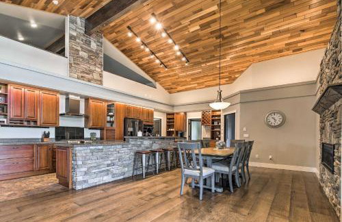 Mendenhall Valley Escape with Furnished Deck! - Foto 1