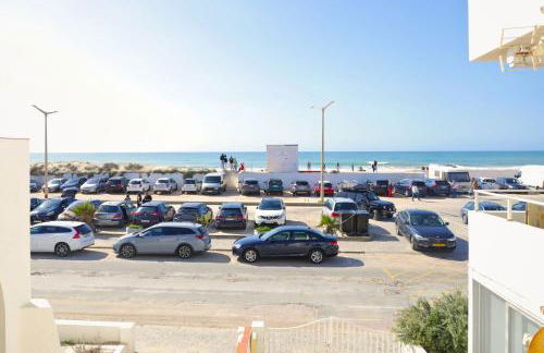 Beach House on Faro Island with a Dreamy Terrace and 7 Beds for the Perfect Escape - Foto 28