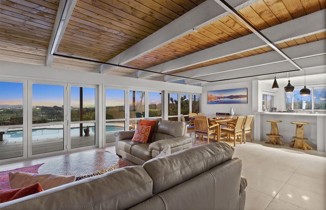 Hilltop Country Retreat with Seaviews - Foto 37