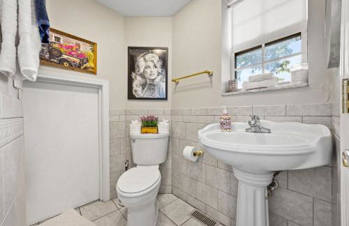 3BR Cozy Family Home with HotTub & Spacious Backyard - Foto 61