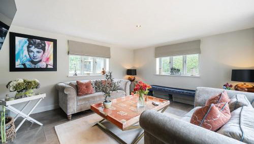 Luxury Countryside Retreat with Pool Surrey Hills Escape - Pass the Keys - Foto 2, Other