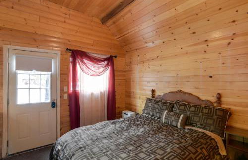 Walk to Trails and Butte Creek Cozy Retreat with Deck - Foto 8