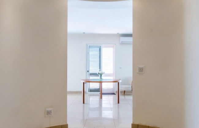 Bright, Spacious and Right in the Center - Foto 2