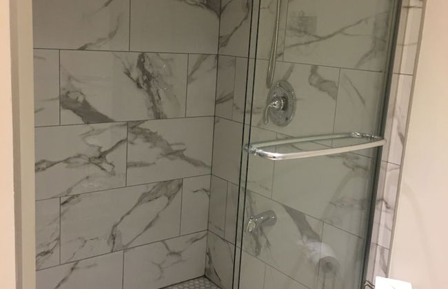 Beautiful 4BR Downtown House, Sleeps 10 - Photo 33