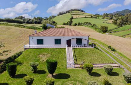 Hydrangea House - Photo 1