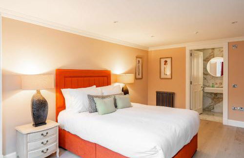 Dragon Suites Luxury Apartments at Rutland Square - Photo 6