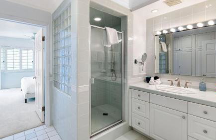 Oceanfront Gem w Balcony Pool Hot Tub Carbon Beach Access Bluewater Haven by AvantStay - Photo 15