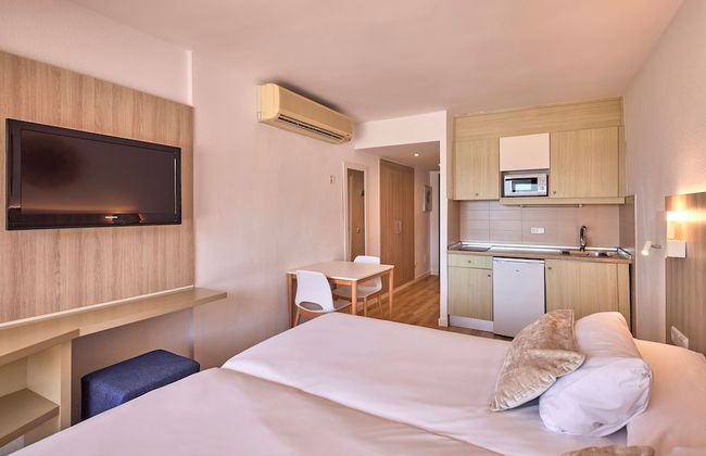 Universal Aparthotel Don Camilo - Photo 18