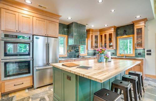 Modern Nellysford Getaway with View Deck and Fire Pit - Foto 4