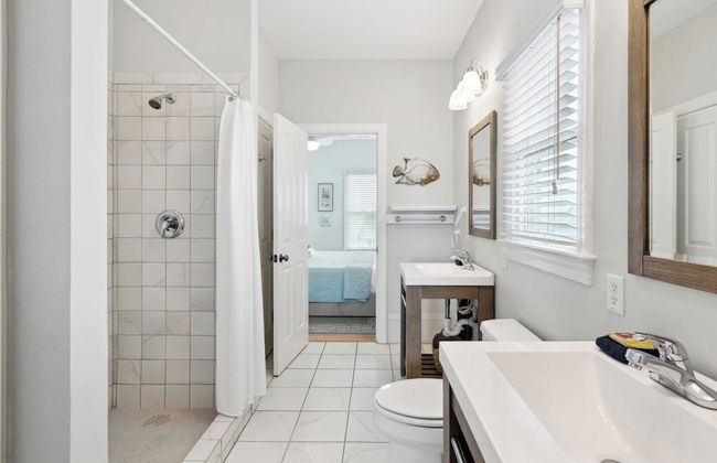 Oceanfront w/ Pool, Panoramic Deck Views, 5bdr Folly Ocean Breeze by Avantstay - Foto 36