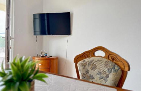 2 Bedroom Amazing Apartment In Labin - Foto 3