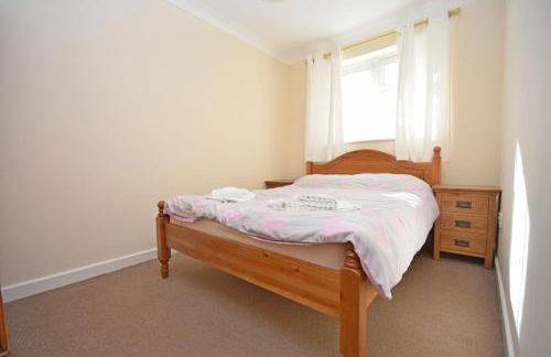 St Marys, Hayling Island - Photo 10