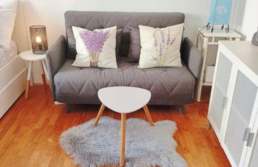 Violet Red Yellow Apartments - Foto 7