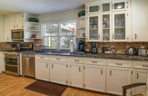 Modern Lake Conroe House with Lakefront Park and Deck! - Photo 6