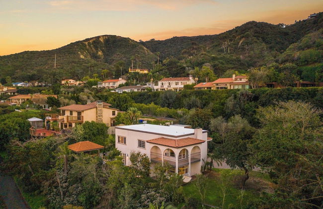 Villa Valencia by Avantstay Entertainers Dream w/ Outdoor Kitchen, Spa & Views - Foto 2