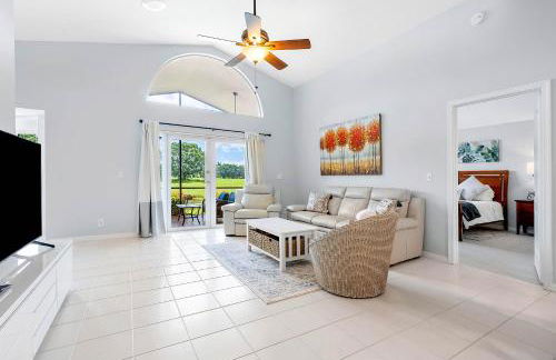 Cozy and Relaxing Retreat House - Photo 6