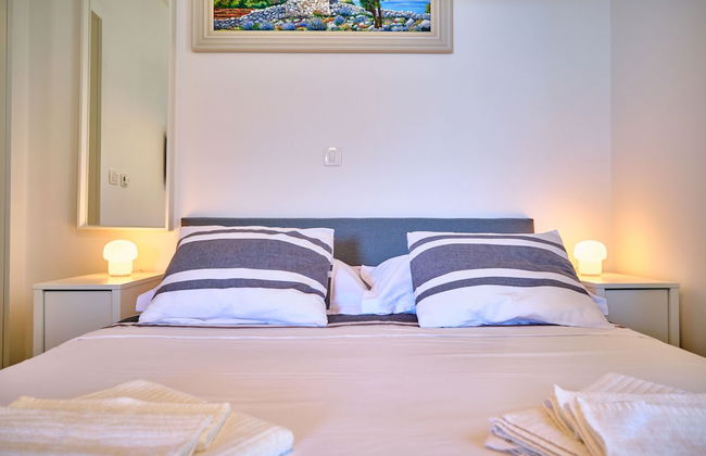 Luxury Seaside Apartment by Litto - Photo 6