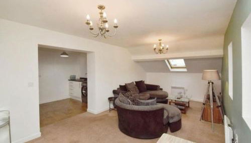 Lovely 2 bedroom flat in town centre by train station - Foto 4