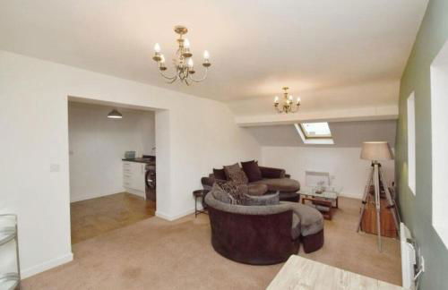 Lovely 2 bedroom flat in town centre by train station - Foto 4