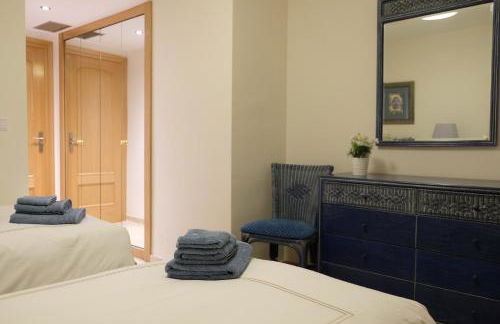 luxury modern apartment with terrace, pool and garage! - Photo 17