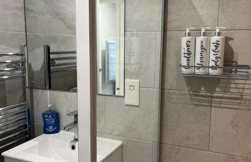 Sleek Sleeps 6 Sunset Views Family friendly - Foto 3