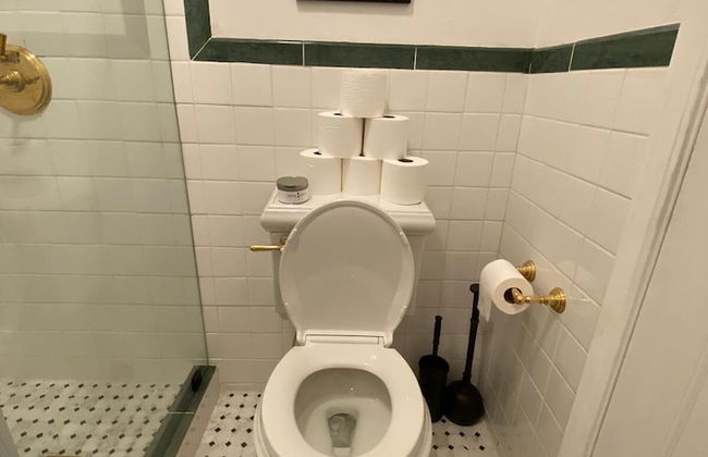 Gorgeous Studio in Beverly Boulevard! Sleeps 4! - Photo 16