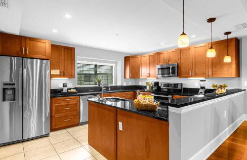 Enchanted 4BR Family Style Townhome in Disney Area - Photo 15