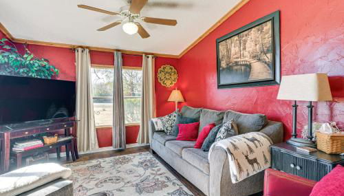 College Station Getaway with Hot Tub and Courtyard! - Foto 3