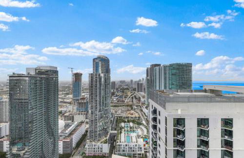 On 46th Floor! Amazing Views and Free Parking - Foto 25