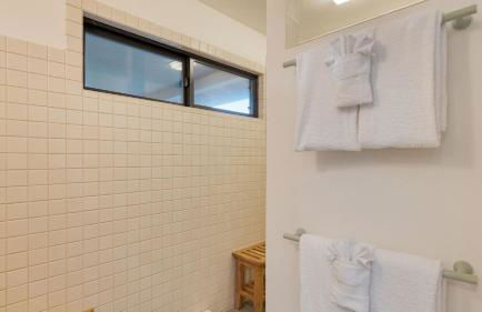 Half Block to Beach w/ Oceanview, Patio + Balcony The Shore Pine by Avantstay - Foto 44