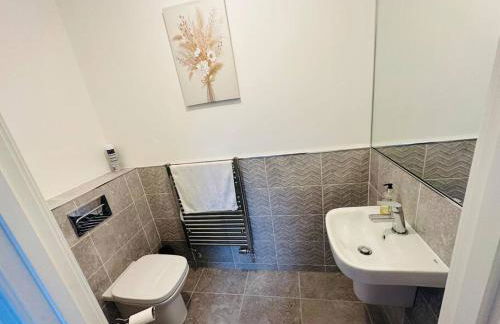 5 Bedroom detached House near Edinburgh Airport, City center and Murrayfield Stadium - Photo 21