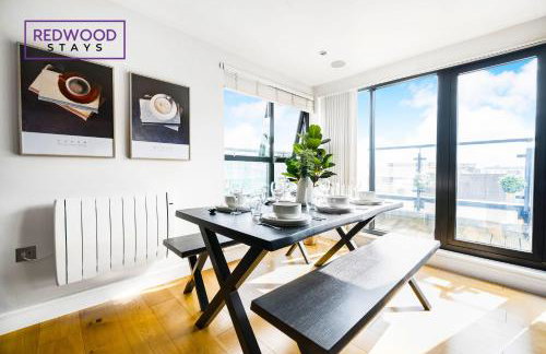 Penthouse Serviced Apartment in Camberley Town Centre with Free Parking, Free WiFi, Lift and Balcony Access By Redwood Stays - Foto 6