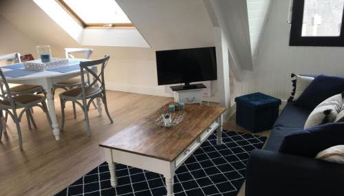 TOUT A PIED ! T2 25m2 - Parking privé - Wifi - Foto 4