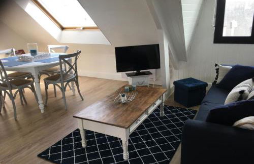 TOUT A PIED ! T2 25m2 - Parking privé - Wifi - Foto 4