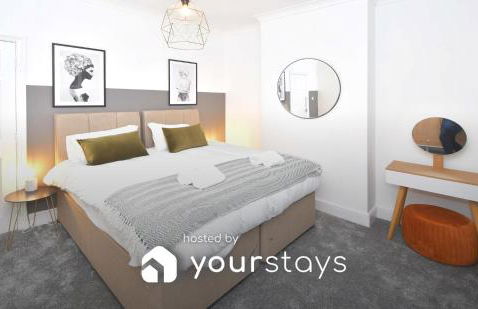 Elm House by YourStays - Lovely home in Cheshire, quiet residential street - Photo 1