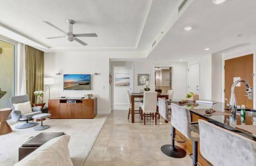 2B Beachfront condo! Pool! Games! 15 mins to PBI! - Foto 56