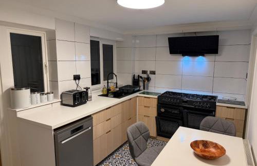 Bauhaus Inspired 2 Bedroom Townhouse Near The City Centre With Drive Parking - Foto 33