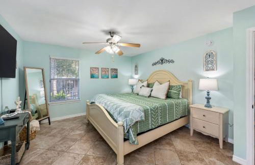 Beautiful Pet Friendly Home! Tropical Pool, Optional Golf Cart & Pool Heat, Minutes to Beach - Foto 22