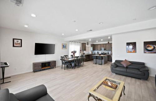 Views, Gameroom, Saltwater Pool & Hot tub, Firepit by MariamsBnb - Foto 74