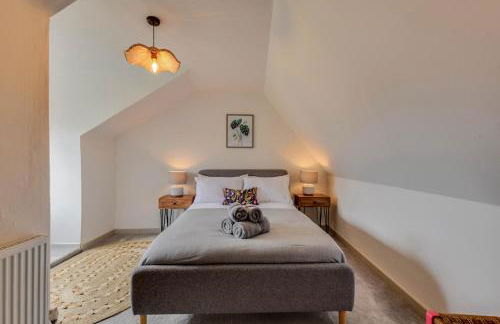 Cheerful 3 bed Grade II Central Cottage - Foto 10