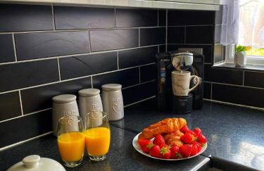 Luxurious family home in West Midlands - Photo 9