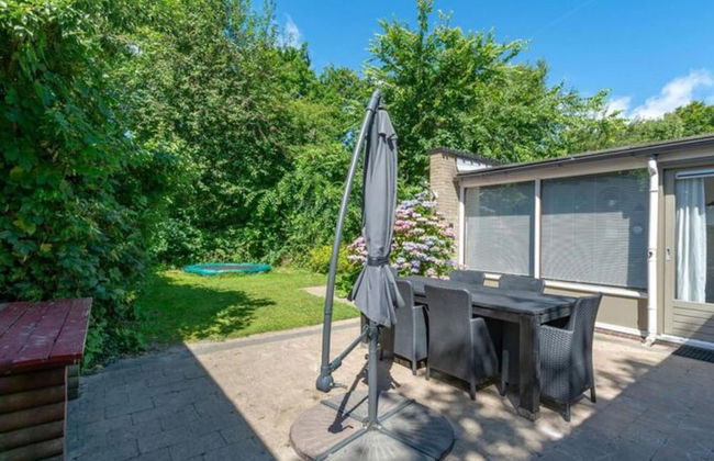 Radiant Bungalow With Patio at Duinland - Foto 31