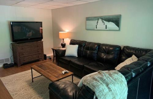 Beautiful Waterfront with Dock Firepit Hot tub - Foto 36