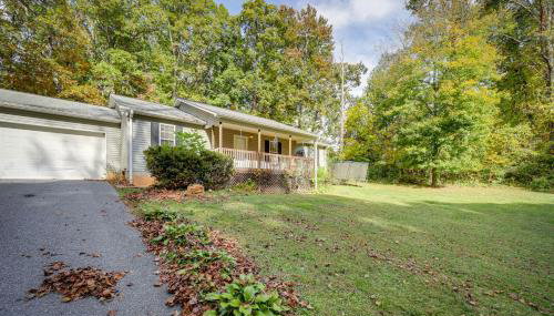 Candler Home with Large Deck Hike, Bike and Unwind! - Foto 3