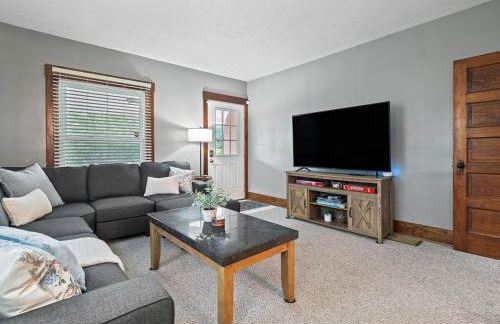 Entire Duplex w Historic District and Sleeps 12 - Foto 19